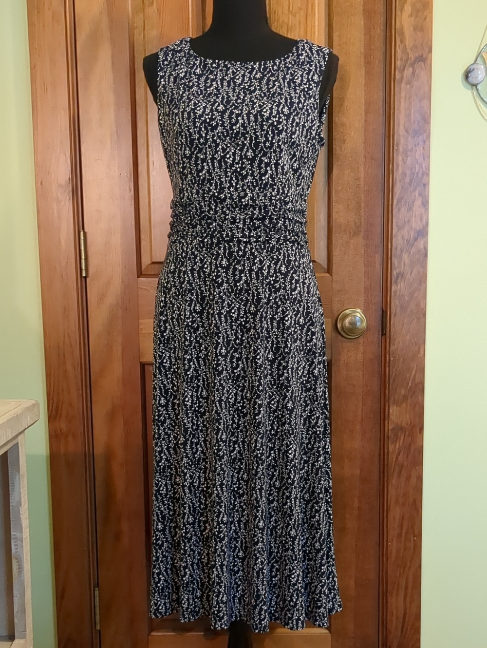 db dress barn Established 1962 Dress